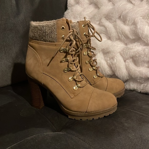 Boots - Picture 2 of 5